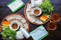 Bánh tráng cuốn thịt heo chiêu đãi cả nhà ngày cuối tuần