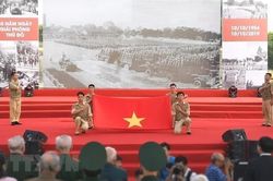 Tái hiện Lễ chào cờ lịch sử trong Ngày Giải phóng Thủ đô