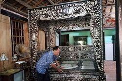 Độc đáo chiếc giường cổ có giá bạc tỷ ở Đồng Tháp