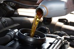 Xăng 'bẩn' ảnh hưởng đến xe ô tô như thế nào?