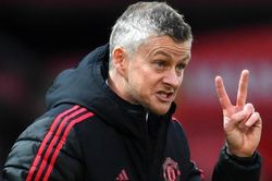 Van Persie nghi ngờ trình độ của HLV Solskjaer