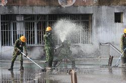 Hoàn thành tẩy độc hiện trường vụ cháy Nhà máy Rạng Đông