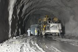 Những mũi khoan cuối cùng khoét núi xuyên Hải Vân