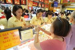 Giá vàng hôm nay 7/10: Chờ tín hiệu mới, giá vàng rập rình tăng