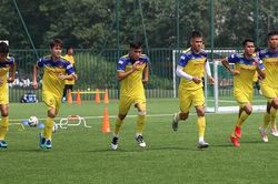 U22 Việt Nam căng mình 'luyện công' giữa trưa nắng