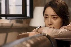 Trách chồng ngoại tình, anh nói một câu khiến cả nhà chồng nhìn tôi đầy khinh bỉ