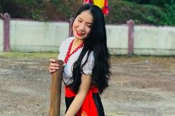 Nữ sinh trong trang phục dân tộc Thái xuất hiện duyên dáng tại lễ hội ở Nghệ An khiến dân mạng 'sôi sục' truy tìm 'info'