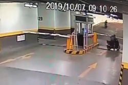 Ngang nhiên vào hầm chung cư cao cấp lấy trộm xe máy