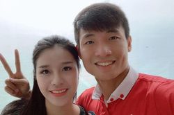 Vợ cầu thủ Bùi Tiến Dũng và những hot girl cùng mang tên Khánh Linh