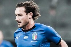 Totti ghi bàn và kiến tạo ở tuổi 43