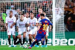 Barcelona: 'Hút máu' Messi đến bao giờ?