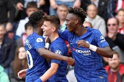 Chelsea: Yên tâm hàng công, lấn cấn hàng thủ