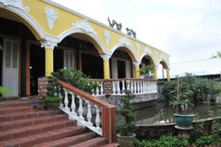 Chiêm ngưỡng căn nhà cổ có cả 100 món đồ gỗ cực quý hiếm