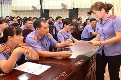 Xây dựng đội ngũ cán bộ chuyên nghiệp, đủ phẩm chất và bản lĩnh chính trị
