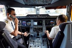 Tránh 'dòm ngó', Vietnam Airlines tăng lương phi công trước thời hạn