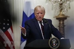 Tổng thống Trump gọi cuộc điều tra luận tội là 'tòa án chiếu lệ'