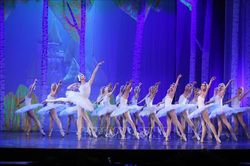 Đẹp ngỡ ngàng vở ballet kinh điển Hồ Thiên Nga phiên bản Việt