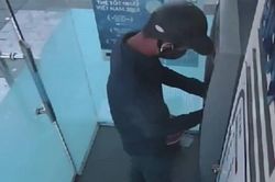 Truy tìm 2 kẻ lắp thiết bị đánh cắp dữ liệu tại cây ATM ở Hà Tĩnh