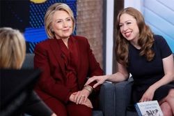 Bà Hillary Clinton tiết lộ quyết định 'táo bạo nhất' trong đời