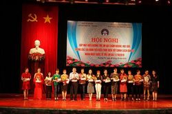 Hà Nội: Biểu dương 100 gia đình sinh con một bề có hai trẻ gái chăm ngoan, học giỏi