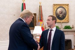 Ông Trump quảng cáo lập lờ, Facebook nói không can thiệp