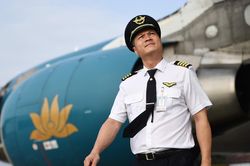 Phi công Vietnam Airlines được tăng lương sớm