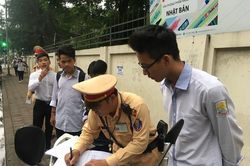 Giáo dục luật giao thông cho học sinh: Không chỉ biện pháp tuyên truyền
