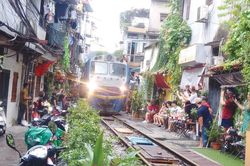 Trước ngày 12.10 hoàn thành giải tán 'xóm cà phê đường tàu'