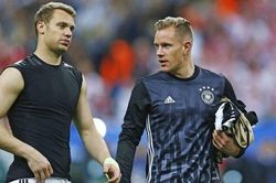 VIDEO bóng đá: HLV Joachim Loew chọn Neuer hay Stegen cho trận gặp Argentina?
