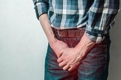 Thức dậy, quý ông tá hỏa mất 'của quý', té ngửa lý do...