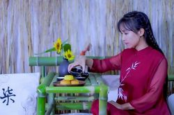 'Tiên nữ' Lý Tử Thất từ cô gái vất vả mưu sinh thành triệu phú ở tuổi 29