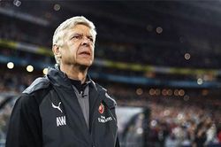 Arsene Wenger từ chối lời mời của các CLB Anh