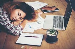 3 kiểu ngủ trưa không khác gì 'tự sát', 90% dân văn phòng đều mắc phải