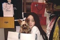 Chi hết 2,3 tỉ đồng trong một lần mua sắm, rich kid Việt làm vlog có thua gì những màn 'đập hộp' của Ngọc Trinh đâu!