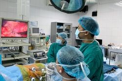 Bệnh nhi có cân nặng thấp nhất Việt Nam thoát 'án tử' nhờ ghép thận
