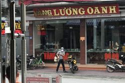 Nhân chứng kể phút tên cướp cầm súng xông vào cướp tiệm vàng ở Quảng Ninh