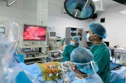 Ghép thận cứu trẻ có cân nặng bé nhất từ trước đến nay