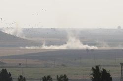 Thổ Nhĩ Kỳ triển khai bộ binh vào Syria, ông Trump lại dọa 'phá hủy'