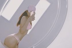 Trước trận gặp Malaysia, bạn gái Lâm Tây tung ảnh bikini cực 'nóng'