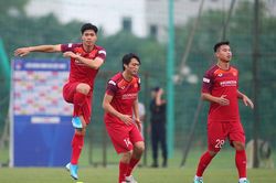 Đội hình Việt Nam vs Malaysia: Văn Hậu đá chính, Công Phượng dự bị