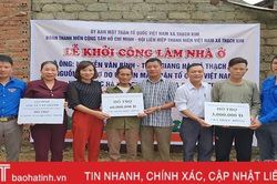 Lộc Hà trao 60 triệu đồng xây dựng nhà cho người nghèo