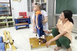 Cậu bé 4 tuổi có nguy cơ bị liệt