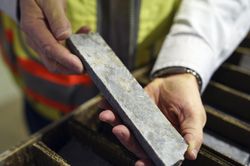 Nickel được thu mua ồ ạt trên thị trường quốc tế, giá tăng 60% so với đầu năm