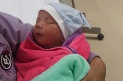 Bé trai sơ sinh bị bỏ rơi ở cống chui