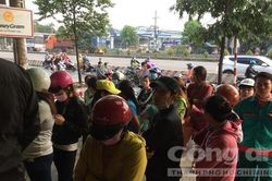 Cảnh chen lấn, chầu chực chờ rút tiền tại ATM mỗi kỳ lương