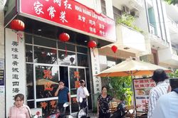 Vi phạm bảng, biển quảng cáo tiếng nước ngoài: Liệu có 'nhờn luật'?