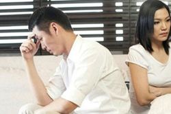 Nhà có 4 người chia làm hai phe