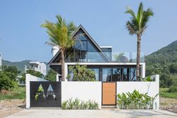 Ngỡ ngàng trước vẻ đẹp ngôi nhà dưới chân núi Sơn Trà