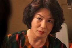 Cốc nước cam trong đêm tân hôn mẹ chồng pha làm tôi kinh hãi