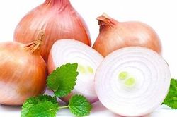 Tiết lộ cách đơn giản chống ho, đánh bay cảm cúm, cảm lạnh lúc giao mùa bằng củ hành tây
